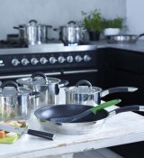 Gryta 2L Kitchen Essentials Master - Stål Ø18cm H10cm