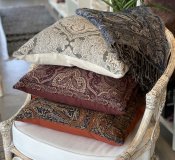 Kudde Sandvik Roströd - 50x50 Inkl.Innerkudde Fjädrar