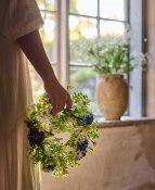 Krans Dörr - Blå Gul Vit - 35 cm