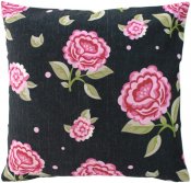 Stor svart soffkudde med blommor i cerise, rosa och grön - Kuddfodral 60x60 cm