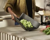 Skärbräda Chop2Pot™ Plus - Joseph Joseph - Svart 46x26 cm