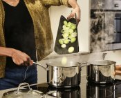 Skärbräda Chop2Pot™ Plus - Joseph Joseph - Svart 46x26 cm