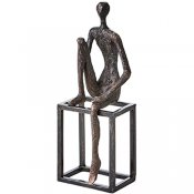 Staty figur på kub svart brons - 26 cm hög