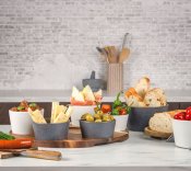 Tacoset Nord Vit - Stengods 7 Skålar - Bricka Akacia