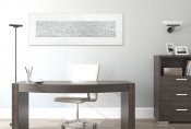 Abstrakt tavla, oljemålning i silver och vit i kontorsmiljö