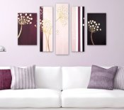 Vacker tavla, oljemålning med blommor i guld och vit - bakgrund i vinrödm rosa och marsala
