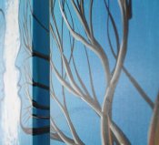Närbild på oljemålning, tavla med träd i turkos och blå