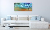 Tavla, oljemålning med landskap, måne och träd i blå beige och svart - konst ovanför soffan