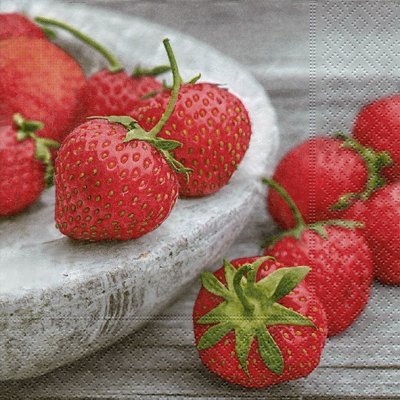 Servetter med röda jordgubbar