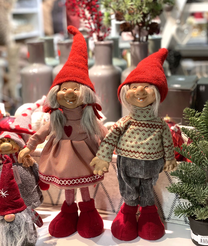 Jultroll tomtar till årets jultorg