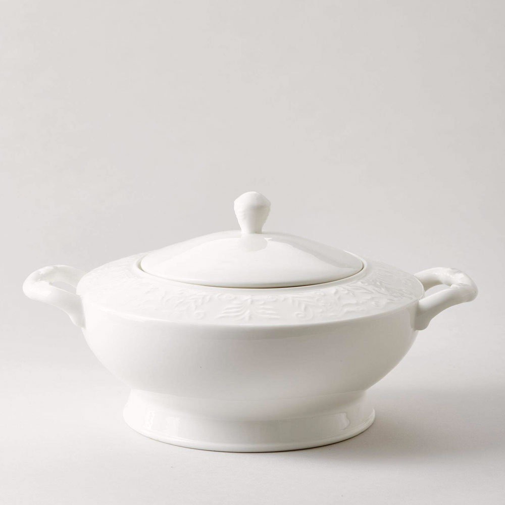 Vitt lantligt porslin från Stiernholm